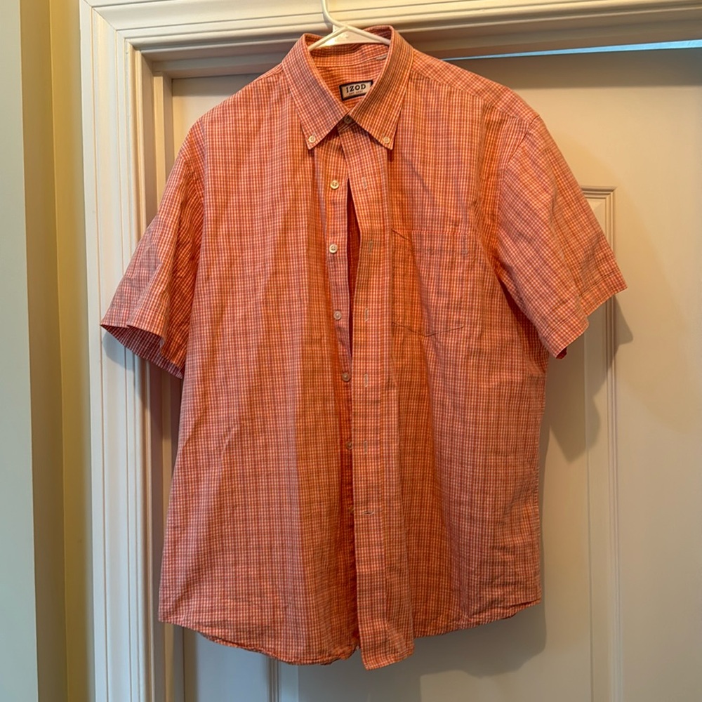 Izod XL Men’s short sleeve button down.